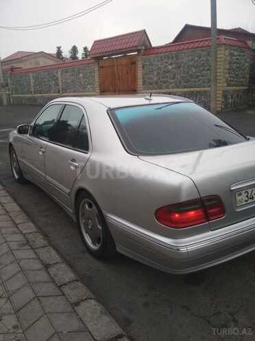 Mercedes E 240 2000, 301,588 km - 2.6 l - Qax