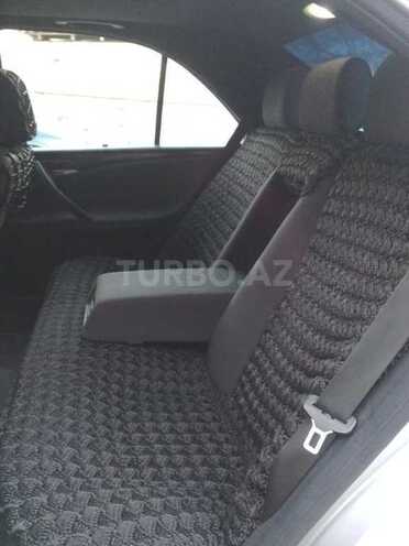 Mercedes E 240 2000, 301,588 km - 2.6 l - Qax