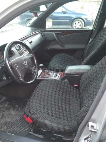 Mercedes E 240 2000, 301,588 km - 2.6 l - Qax