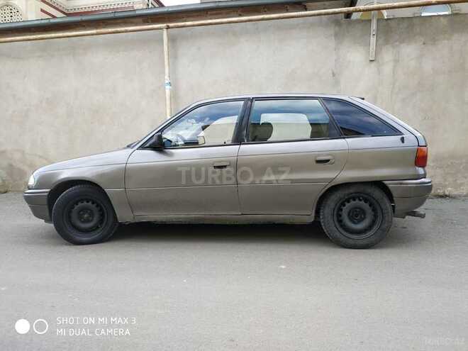 Opel Astra 1993, 225,000 km - 1.8 л - Bakı