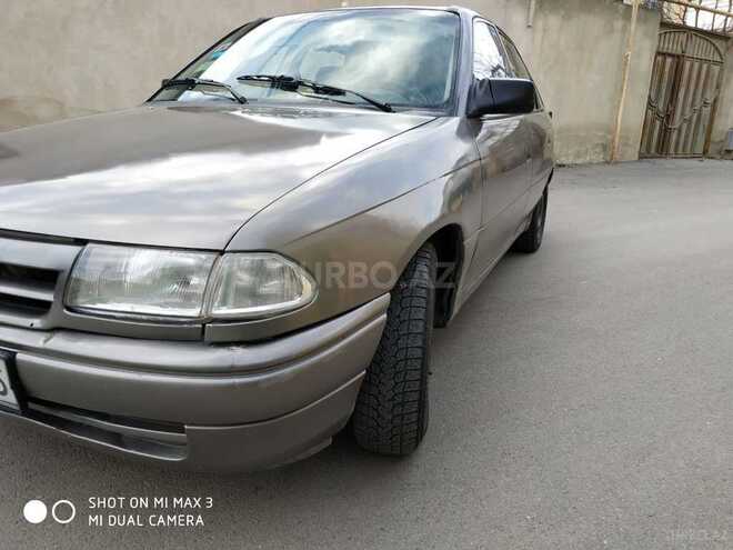 Opel Astra 1993, 225,000 km - 1.8 л - Bakı