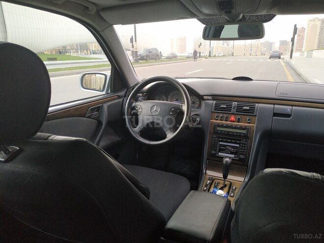 Mercedes E 320 2000, 250,000 km - 3.2 l - Bakı