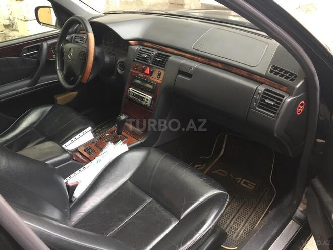 Mercedes E 240 1999, 187,000 km - 2.6 л - Xaçmaz