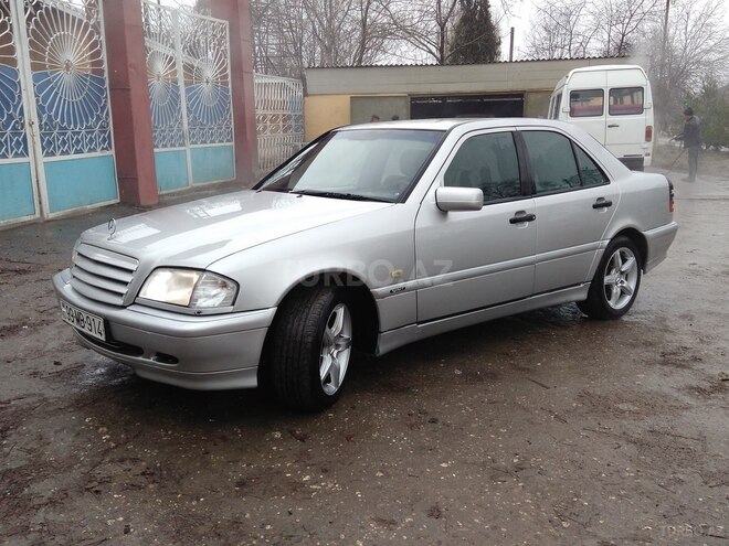 Mercedes C 220 1999, 312,422 km - 2.2 l - Qusar