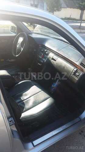 Mercedes E 220 2000, 410,000 km - 2.2 l - Zaqatala