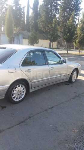 Mercedes E 220 2000, 410,000 km - 2.2 l - Zaqatala
