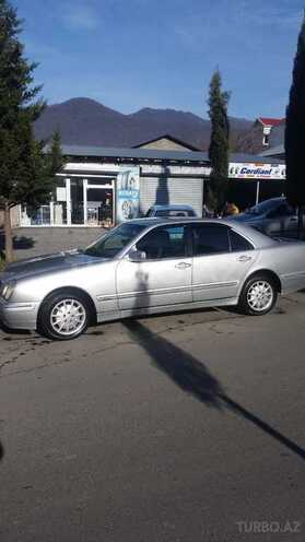 Mercedes E 220 2000, 410,000 km - 2.2 l - Zaqatala