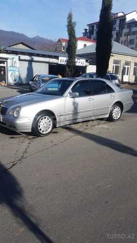 Mercedes E 220 2000, 410,000 km - 2.2 l - Zaqatala
