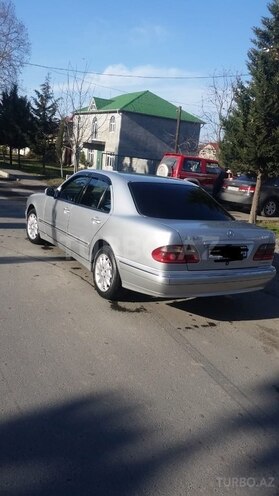 Mercedes E 220 2000, 410,000 km - 2.2 l - Zaqatala