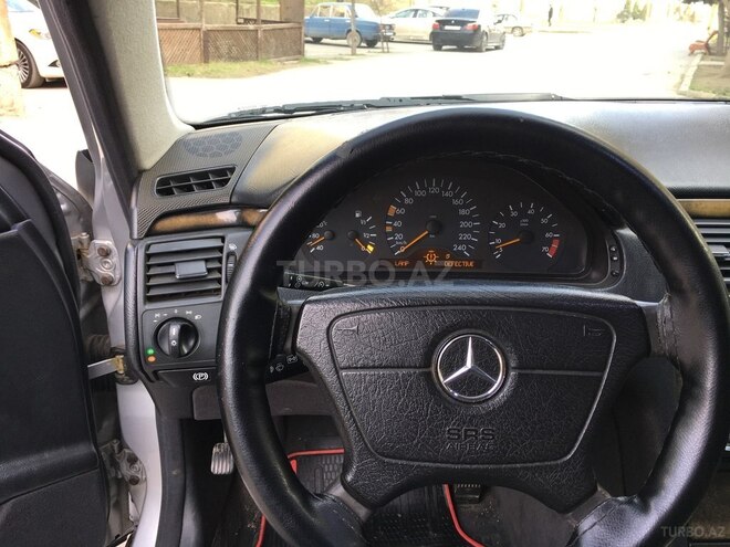 Mercedes E 240 1998, 297,450 km - 2.4 л - Sumqayıt