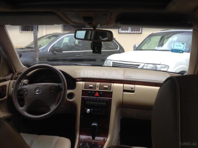 Mercedes E 240 2001, 198,000 km - 2.4 l - Bakı