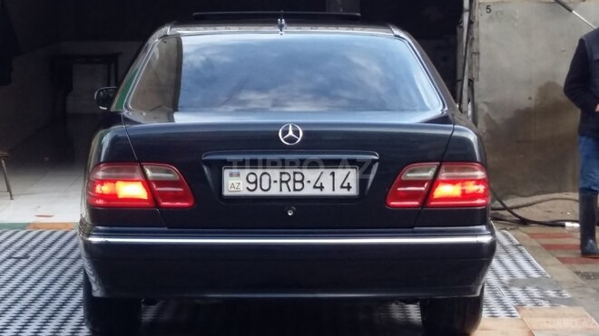 Mercedes E 240 2001, 217,400 km - 2.6 l - Bakı