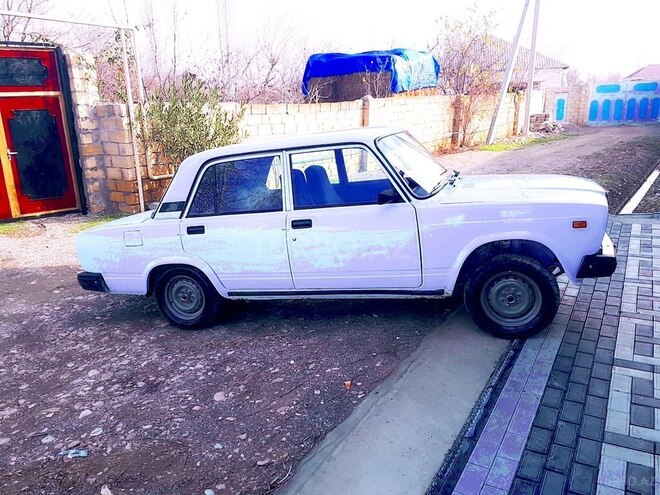 LADA (VAZ) 2107 2005, 100,000 km - 0.1 l - Yevlax