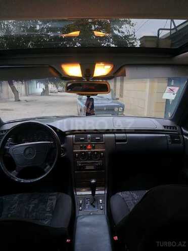 Mercedes E 230 1996, 260,093 km - 2.3 l - Gəncə