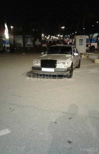 Mercedes E 200 1992, 427,970 km - 0.2 л - Bakı