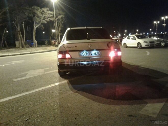 Mercedes E 200 1992, 427,970 km - 0.2 л - Bakı