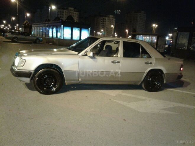 Mercedes E 200 1992, 427,970 km - 0.2 л - Bakı