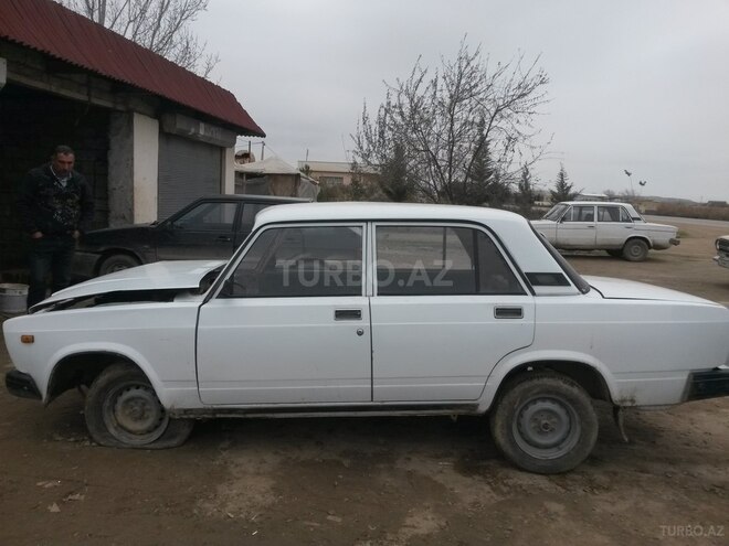 LADA (VAZ) 2107 2005, 200,000 km - 1.6 l - Salyan