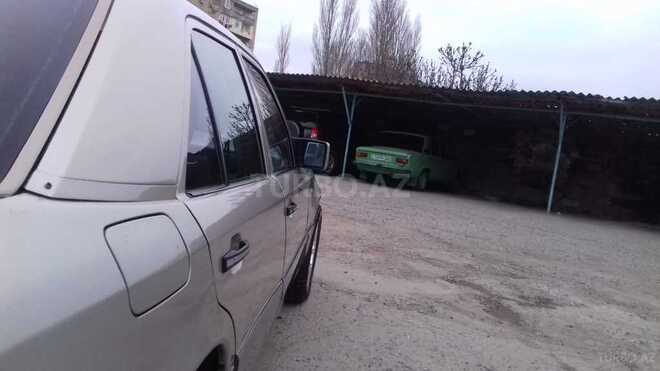 Mercedes E 200 1991, 223,000 km - 2.0 l - Bakı