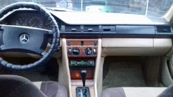 Mercedes E 200 1991, 223,000 km - 2.0 l - Bakı
