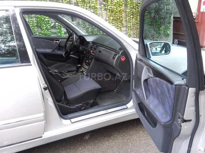 Mercedes E 240 1999, 172,154 km - 2.4 л - Bakı