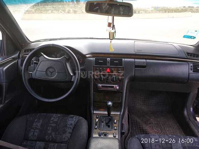 Mercedes E 240 1998, 270,000 km - 2.4 l - Bakı