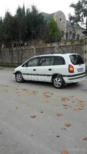 Opel Zafira 2000, 256,000 km - 2.2 l - Ucar