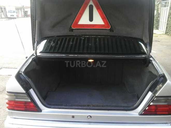 Mercedes E 220 1995, 229,000 km - 2.2 l - Bakı