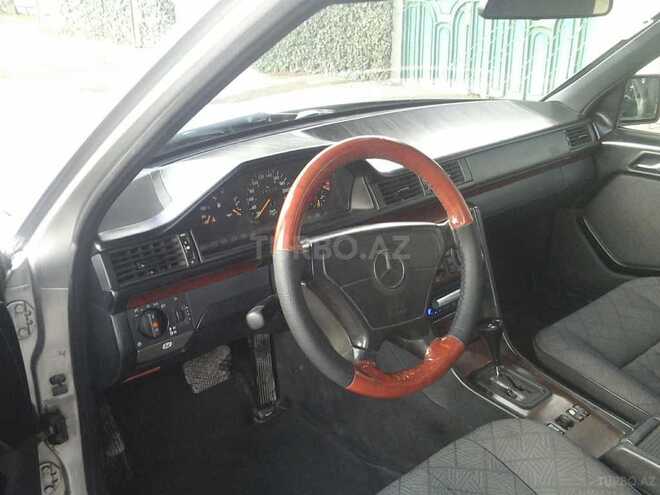 Mercedes E 220 1995, 229,000 km - 2.2 l - Bakı