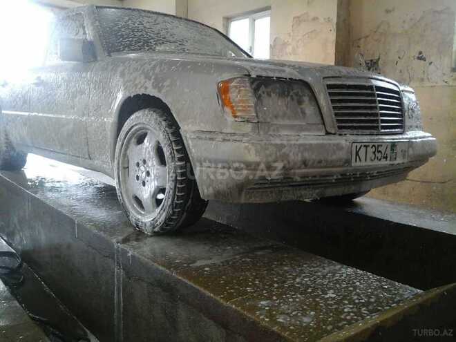 Mercedes E 220 1995, 229,000 km - 2.2 l - Bakı