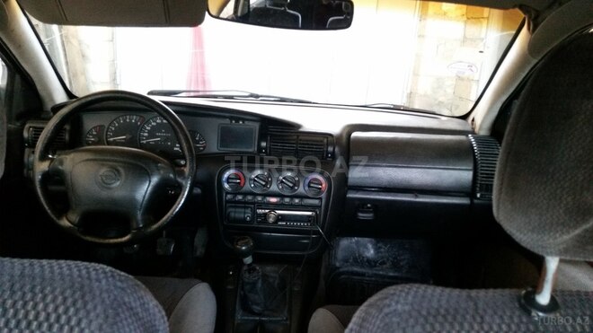Opel Omega 1995, 25,600 km - 2.5 л - Gəncə