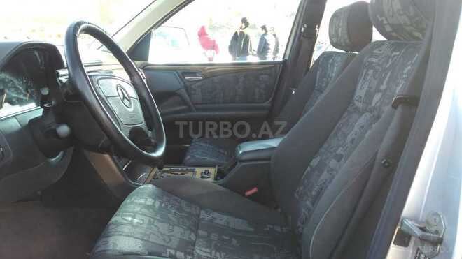 Mercedes E 280 1999, 306,000 km - 2.8 l - Bakı