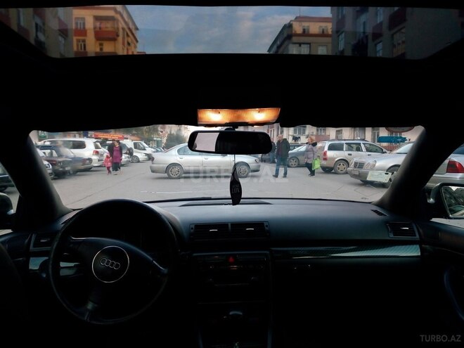 Audi A4 2003, 261,000 km - 1.8 l - Bakı