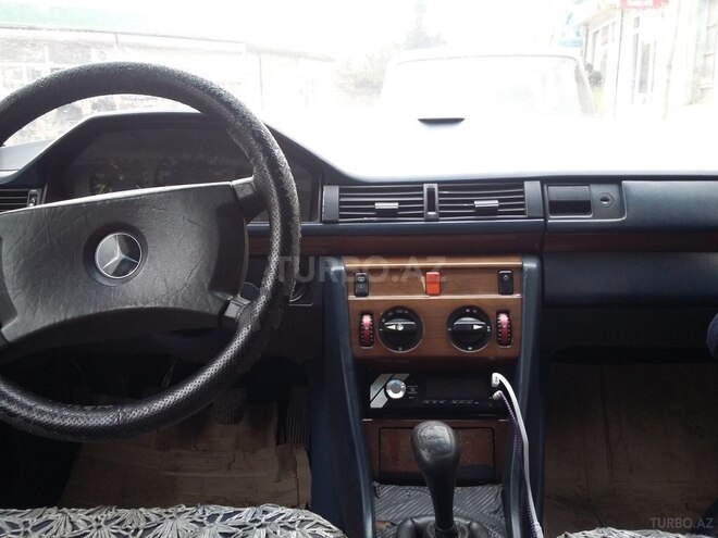 Mercedes C 250 1989, 721,000 km - 2.5 л - Masallı