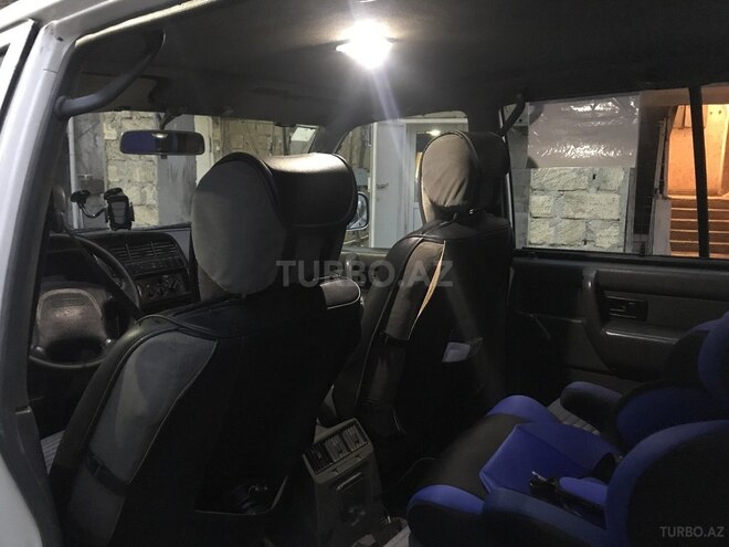 Isuzu  1995, 410,000 km - 3.1 l - Sumqayıt