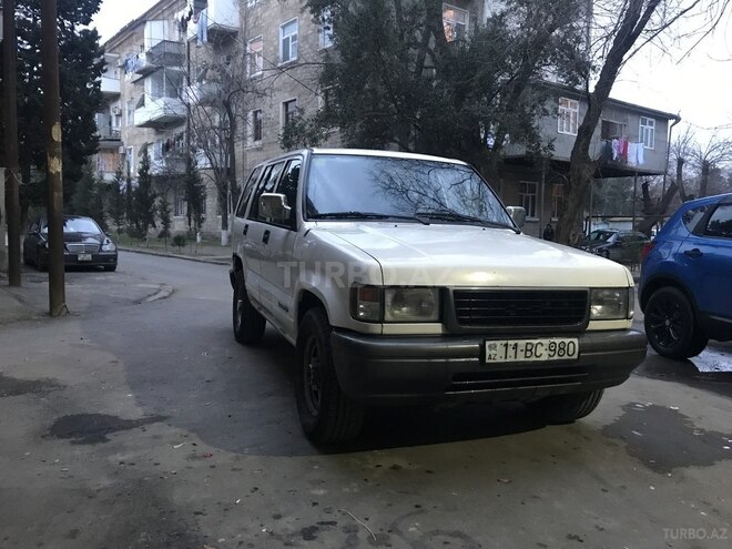 Isuzu  1995, 410,000 km - 3.1 l - Sumqayıt