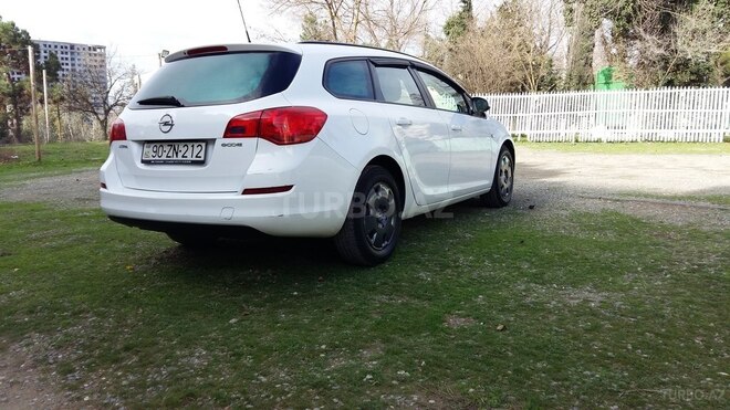 Opel Astra 2011, 180,000 km - 1.5 л - Bakı