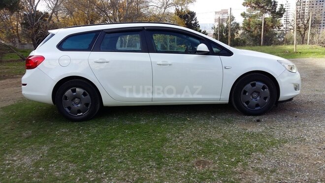 Opel Astra 2011, 180,000 km - 1.5 л - Bakı