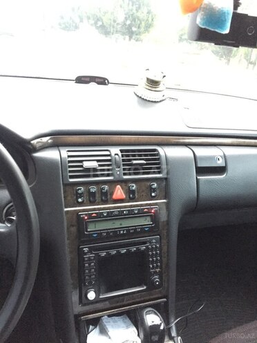 Mercedes E 320 2001, 156,000 km - 3.2 l - Masallı