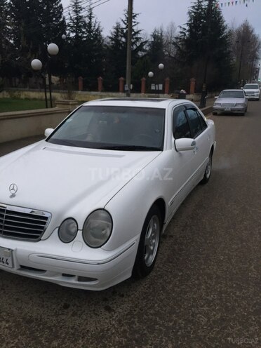 Mercedes E 320 2001, 156,000 km - 3.2 l - Masallı