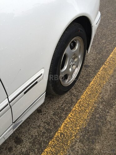 Mercedes E 320 2001, 156,000 km - 3.2 l - Masallı