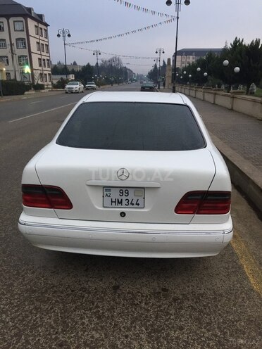 Mercedes E 320 2001, 156,000 km - 3.2 l - Masallı