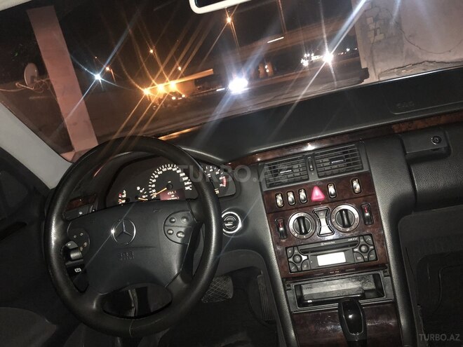 Mercedes E 200 2001, 193,000 km - 2.0 l - Bakı