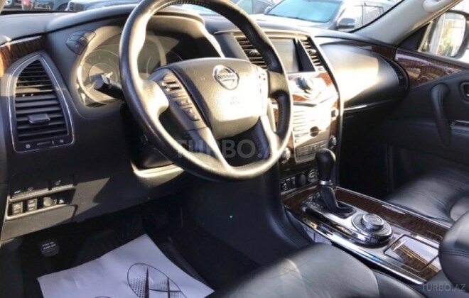 Nissan Patrol 2010, 120,000 km - 5.6 l - Bakı