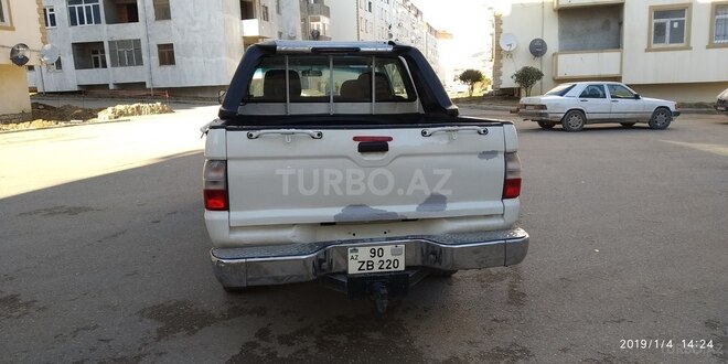 Mitsubishi L200 2006, 420,000 km - 2.5 l - Bakı