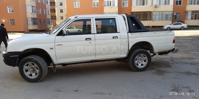 Mitsubishi L200 2006, 420,000 km - 2.5 l - Bakı