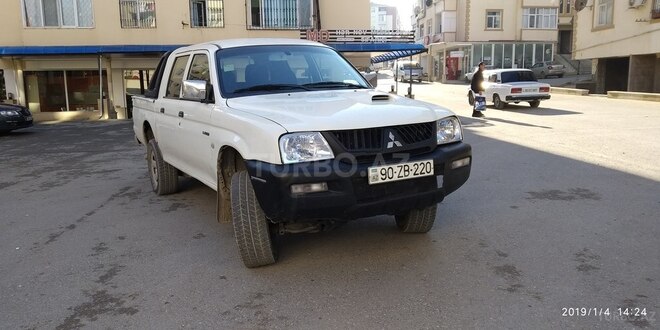 Mitsubishi L200 2006, 420,000 km - 2.5 l - Bakı