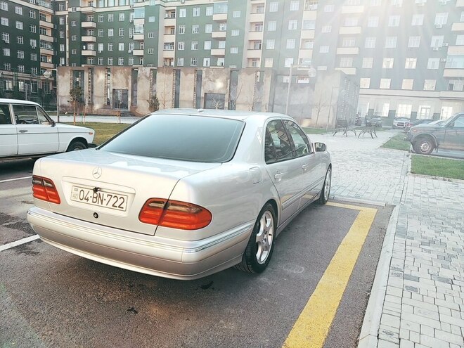 Mercedes E 320 1999, 140,000 km - 3.2 l - Bakı