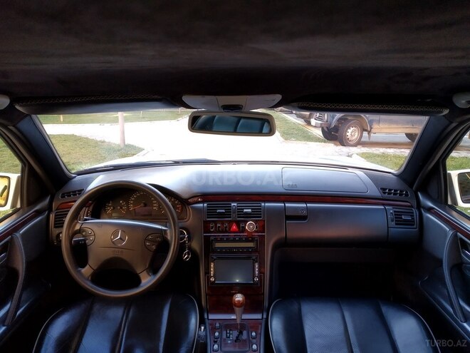 Mercedes E 320 1999, 140,000 km - 3.2 l - Bakı