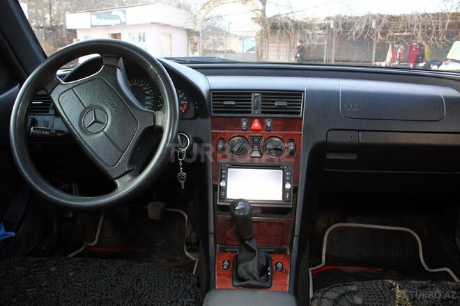 Mercedes C 180 1998, 284,000 km - 1.8 l - Qusar